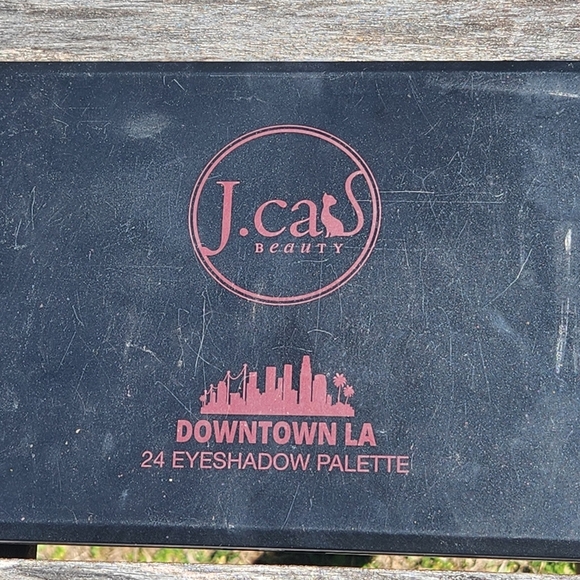 J. Cat Beauty 24 Eyeshadow Palette~Downtown LA - Picture 3 of 3